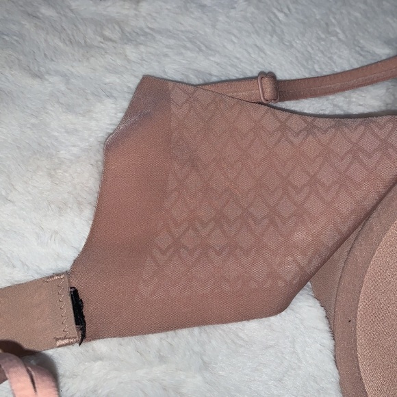 34C Victoria’s Secret Padded push-up bra - Picture 3 of 4